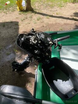 Prodám rybářskou loď s motorem