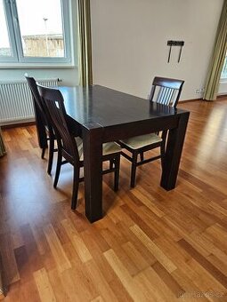 Prodam 1 kozenou sedacku, stul s 7 zidlemi a 2 barove zidle