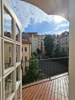 Pronájem bytu 1+1 (33 m2) + lodžie (5 m2), Praha 4 - Nusle,