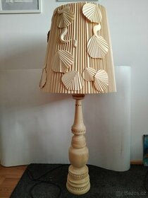 Lampa dřevěna,uplně nová.Jedinečný kus - 1