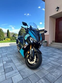 Yamaha T-Max530 Dx akrapovic