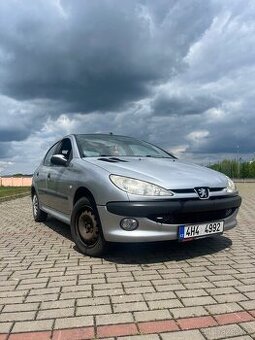 Peugeot 206 1.1 (44,5 kW) – spolehlivý a úsporný vůz - 1