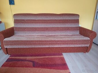 Čaloudněný rozkládací gauč s úložným prostorem 210 cm.