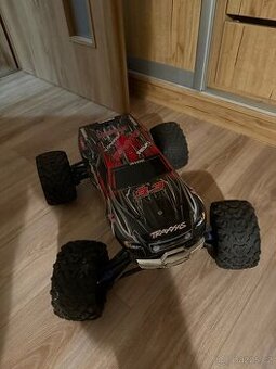 RC auto Traxxas Revo 3.3 – nitro