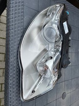 VW Touareg 7L pravé světlo original - 1