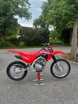 Honda crf125f (velké kola)