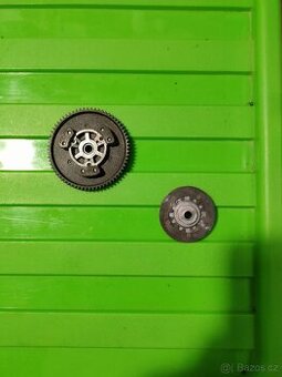 Spojka a spur gear z Traxxas Summit 1/8