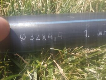 Vodovodní potrubí hadice 32x4,4 mm