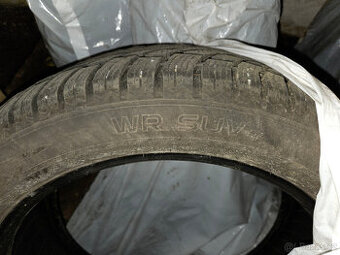 Zimní pneumatiky 235/50 R19