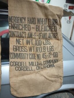 Staré pytle od mouky UNRRA