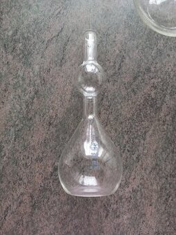 laboratorní chemické baňky