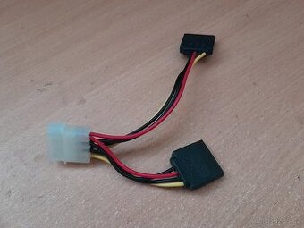 KABEL REDUKCE MOLEX NA 2X SATA (NAPÁJENÍ) IHNED K PRODEJI
