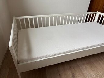 Dětská postýlka s matrací