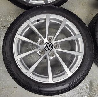 Originál 17" Audi 5x112 Škoda VW letní pneu