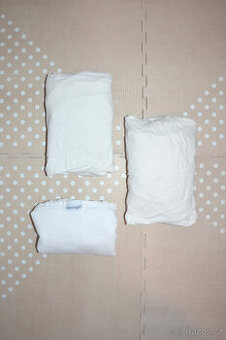 Povlečení a chránič matrace do postýlky