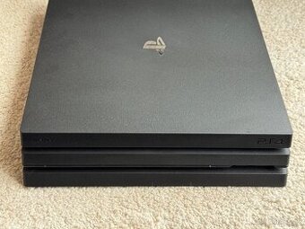 PS4 Pro 1TB + 2 ovladače + 5 her – kompletní set