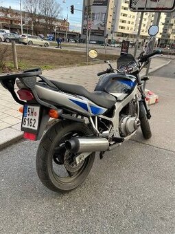 Motocykl Suzuki GS 2004