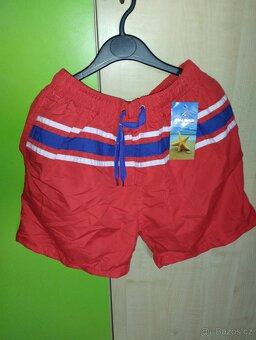 Kraťasy uvedena vel.14 let, odhaduji 158-164