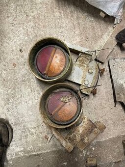 Světla na vlečku s ochranným rámem