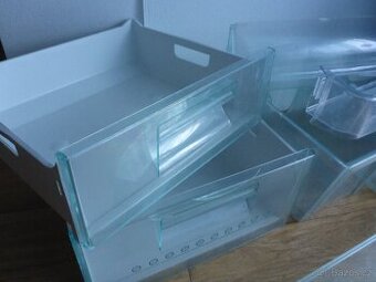 Poličky, šuplíky, Electrolux ERB 3645