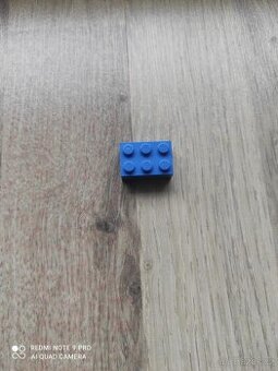 lego kostka modrá 2x3