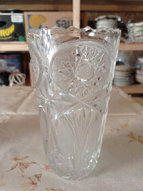 Vázy z liatinového skla a krištálové 2.