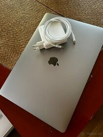 MacBook Pro 15,4 Touchbar / 2016 / 256 GB HDD