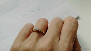 Zlatý prsten 585/1000 s diamanty