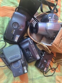 Staré analogové fotoaparáty na film