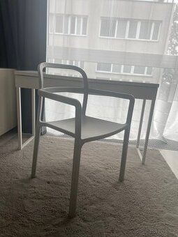 Šedá židle IKEA