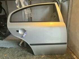 Octavia 1 pravé zadní dveře č.2 stříbrné 9102