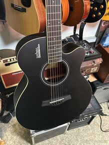 Akust. a el. kytary 6 a 12, ukulele, španělky a comba+efekty