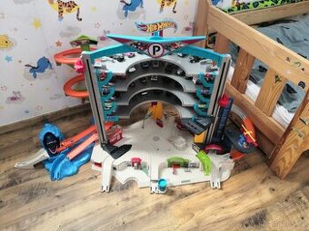 Hotwheels Garáž se žralokem