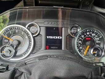 Dodge Ram 5.gen. 2019 budíky / tachometr