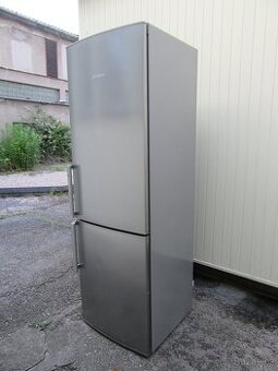Nabízím nerezovou lednici Bosch. Boxy kompletní. Plně funkčn