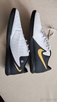 Salovky Nike Phantom vel 40