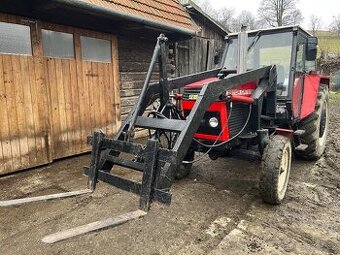 Čelní nakladač na Zetor 8011