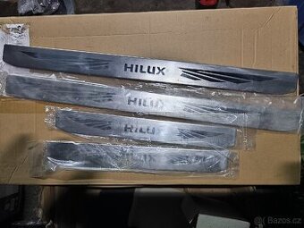 Hilux Vigo 2004 nerezové prahové lišty