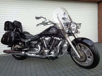 YAMAHA XV 1900 Midnight Star. 2011. Hodně zachovalý.