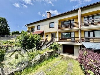 Prodej prostorného řadového domu s dispozicí 5+2 v Rovensko - 1