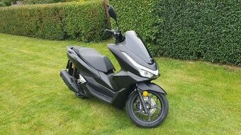 Půjčení skútru v Hradci Králové, zcela nová Honda PCX 125