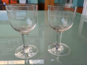 Skleničky na víno