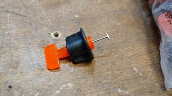 Svorky na vyrovnání dlažby - 1