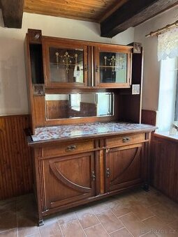 Příborník / kredenc z období secese (cca 1910–1930)