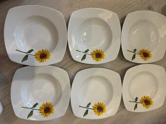 Sada 13ti talířů se slunečnicemi