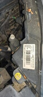 Peugeot 208 přední světla,