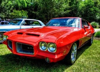 Pontiac LeMans T37 (s přední maskou GTO a Ram Air kapotou)