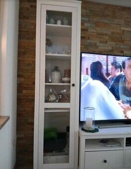 VITRÍNA IKEA HEMNES BÍLÉ MOŘIDLO...