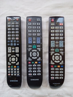 Dálkové ovládání Samsung a Panasonic.