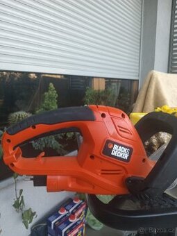 Nůžky na živý plot Black &Deck